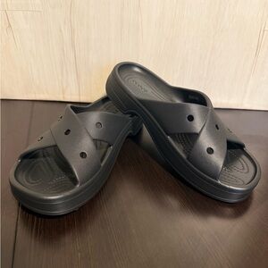 Crocs Classic Cross Strap Slide Sandals Women’s 9 Black Cushiony Comfort